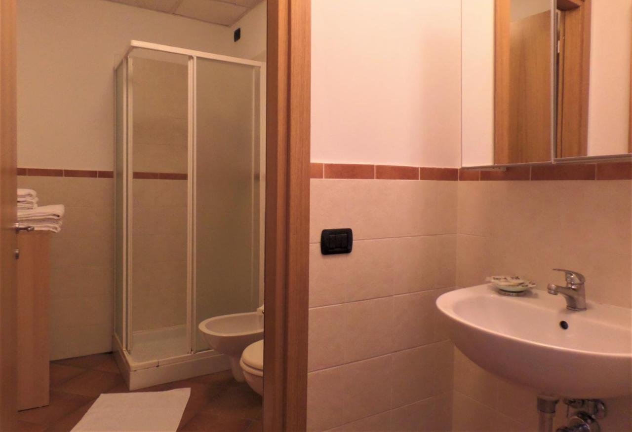 Hotel La Vecchia Scuola Lesa Esterno foto