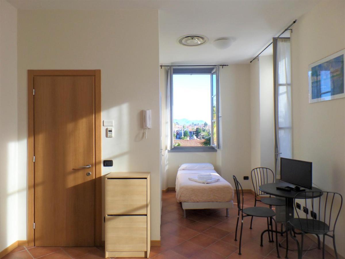 Hotel La Vecchia Scuola Lesa Esterno foto